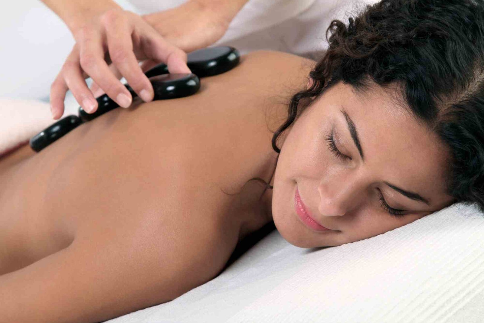 Who Provides Luxury Massage Outcall in Dubai: What You Need to Know